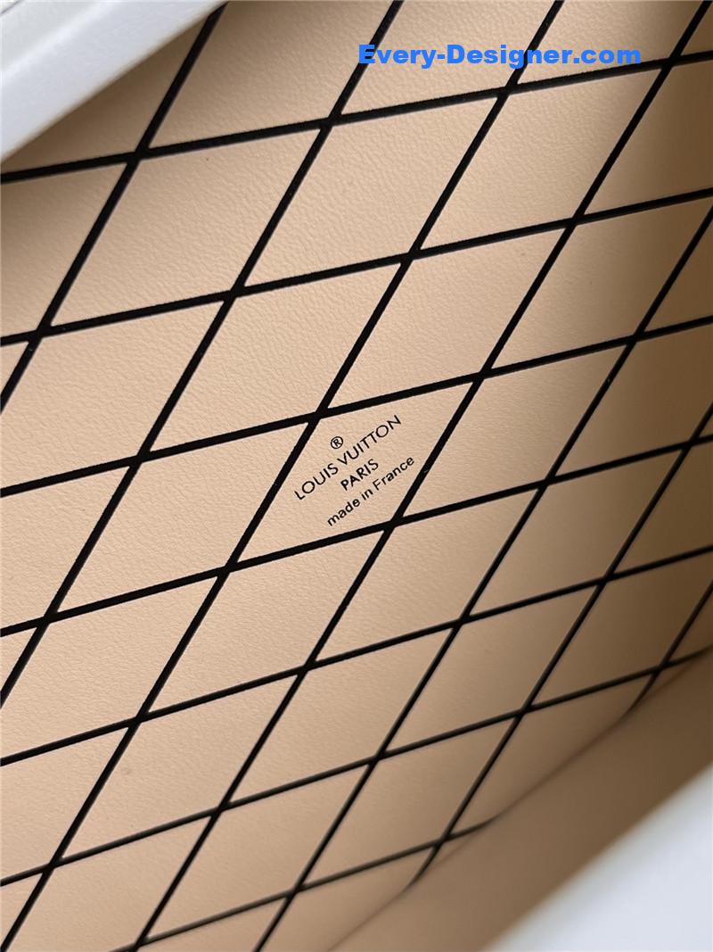 louis vuitton lv petite malle bag white