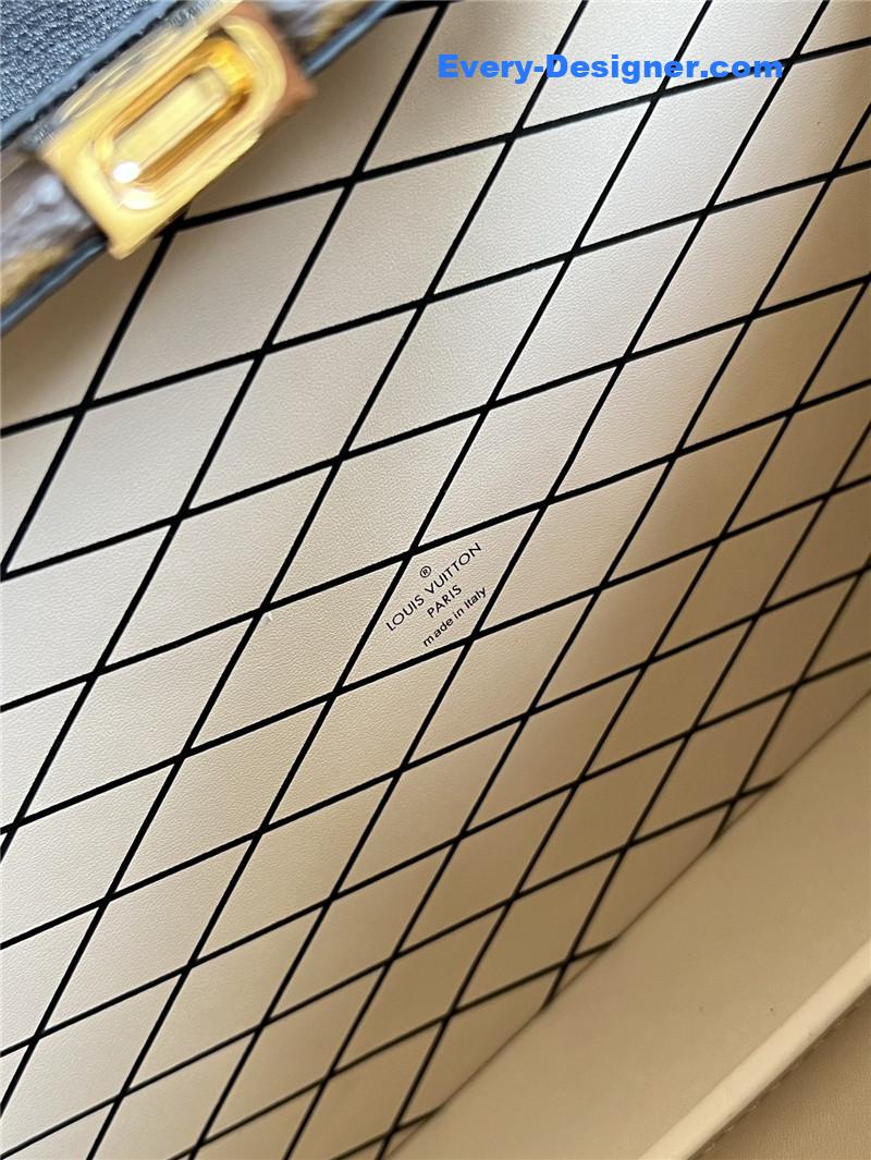 louis vuitton lv petite malle bag
