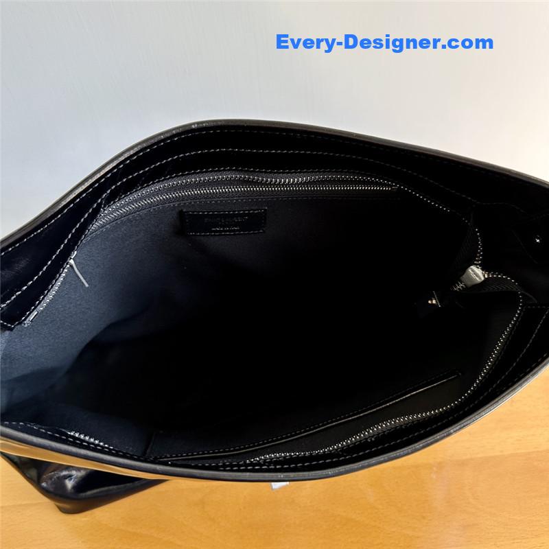 Y51 logo shoulder leather bag