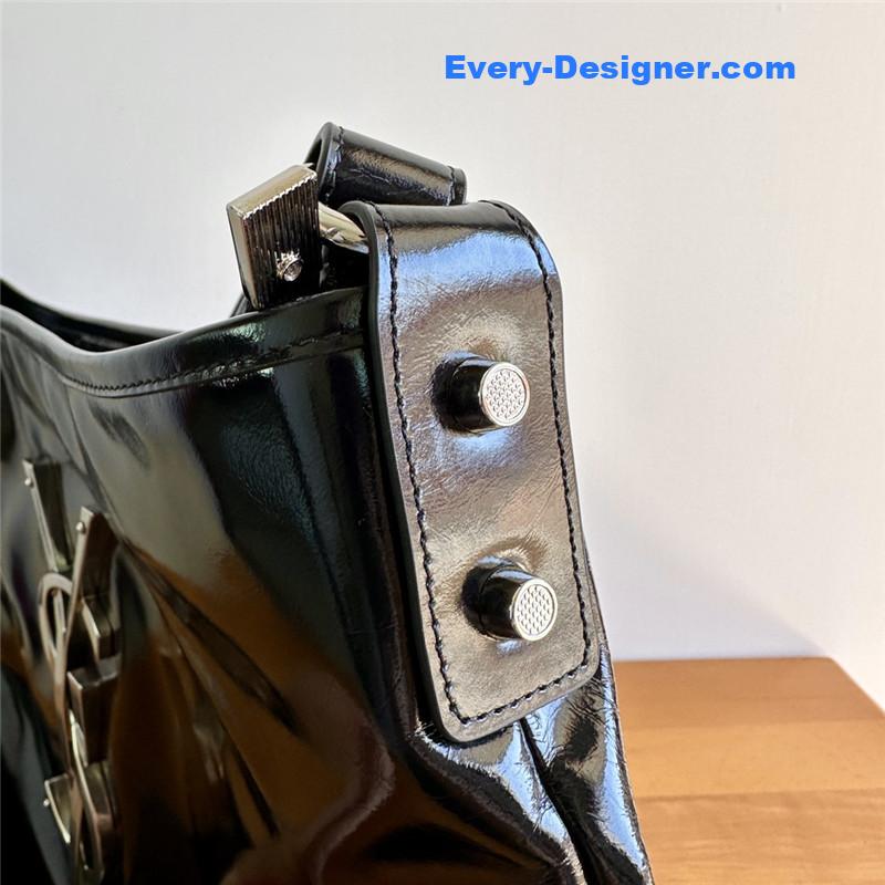 Y51 logo shoulder leather bag