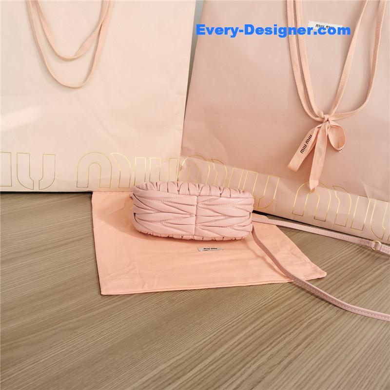 M1um1u new mini miuwander handbag