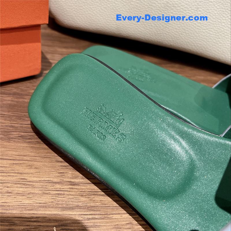 H**me5 h buckle slippers