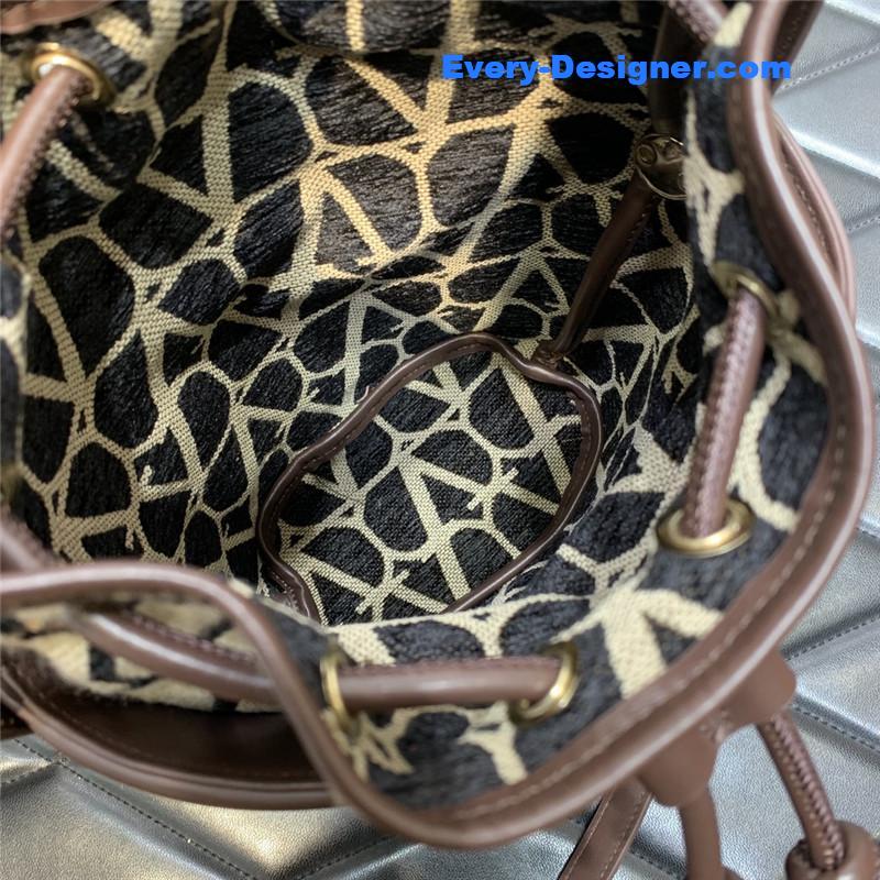 Va1e*ntin0 la cinqui¨¨me bucket bag