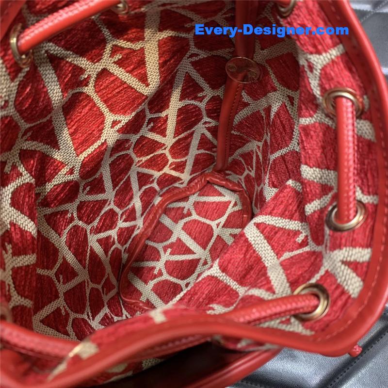 Va1e*ntin0 la cinqui¨¨me bucket bag