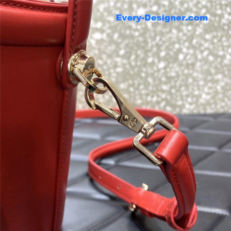 Va1e*ntin0 la cinqui¨¨me bucket bag