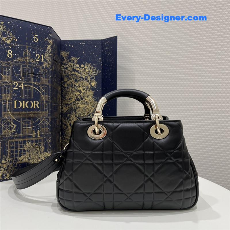 D10r lady sheepskin handbag