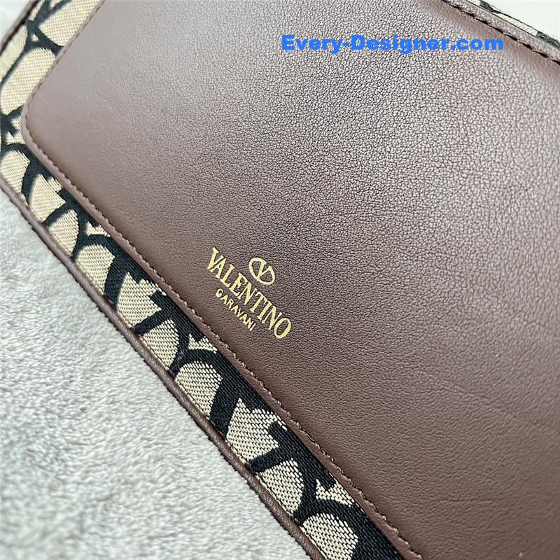 Va1e*ntin0 v logo mini loc¨° bag in calfskin