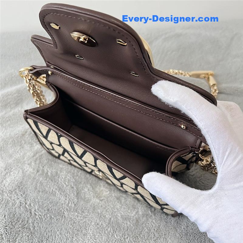 Va1e*ntin0 v logo bag in grained calfskin