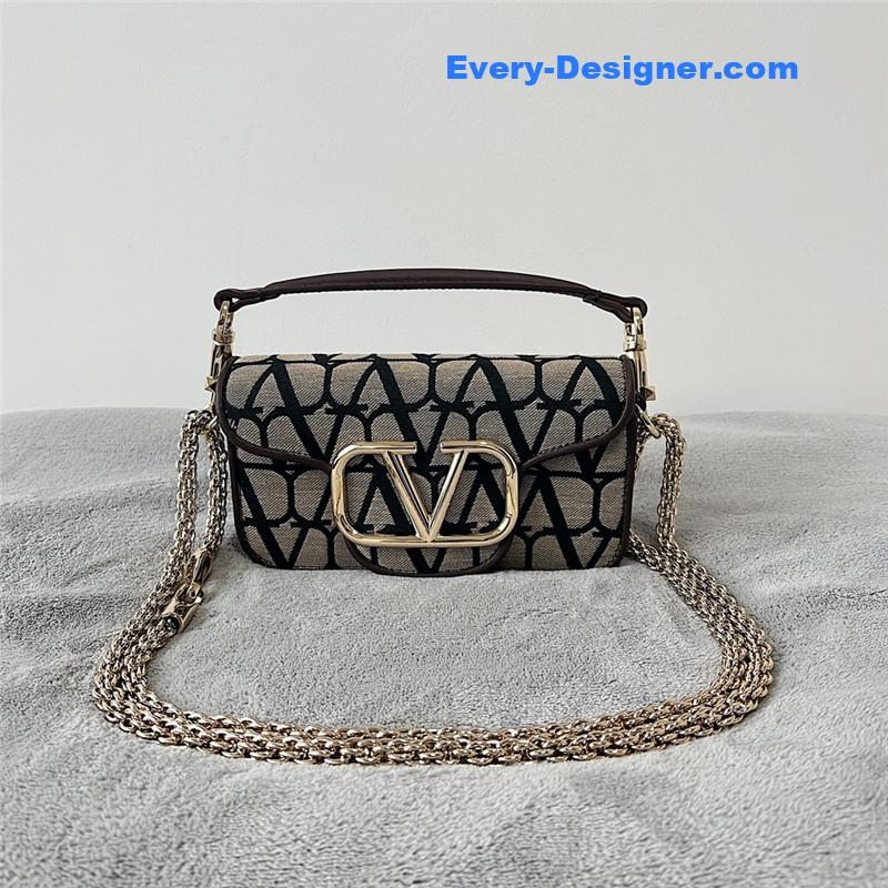 Va1e*ntin0 v logo bag in grained calfskin