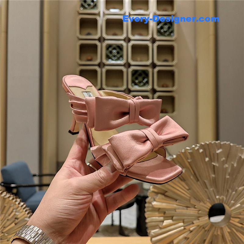 J1m*y Ch00 bow crinkle sandals