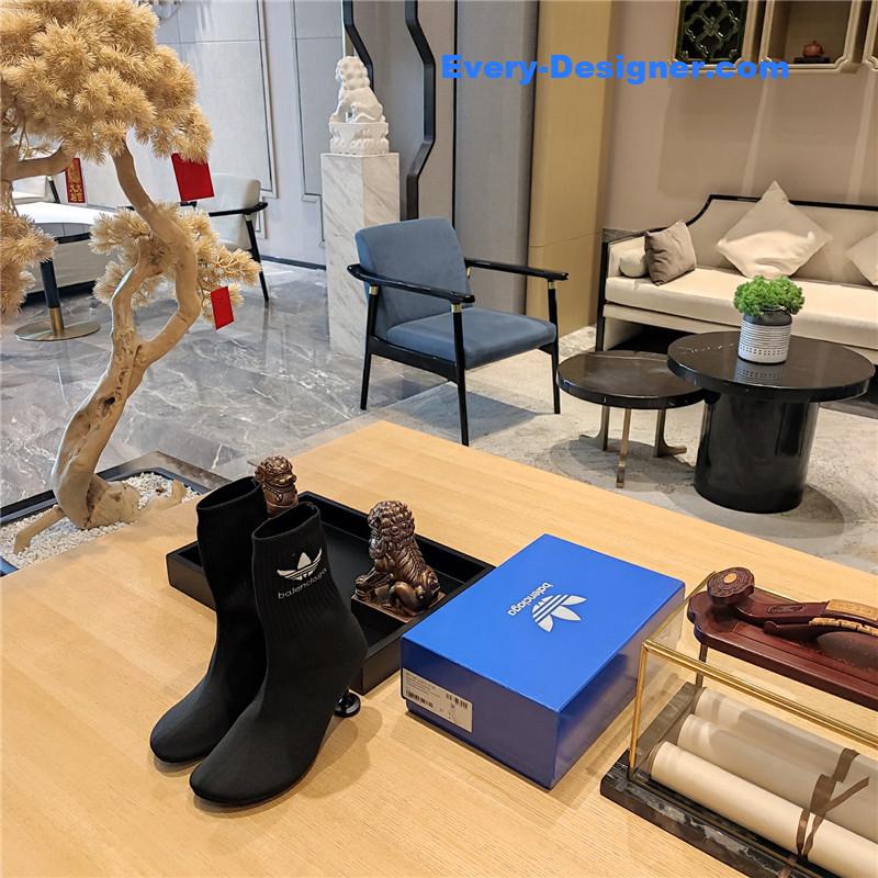 Ba1en*iaga silk stretch booties