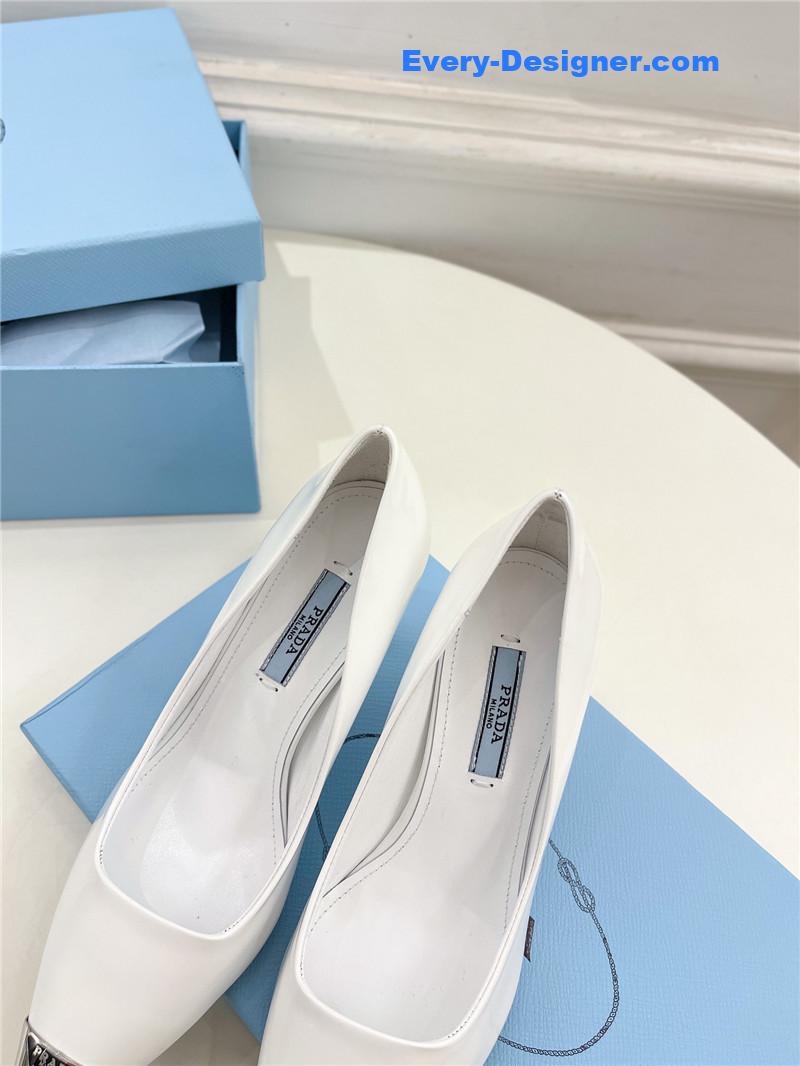 Pra*a counter catwalk pointy sandals