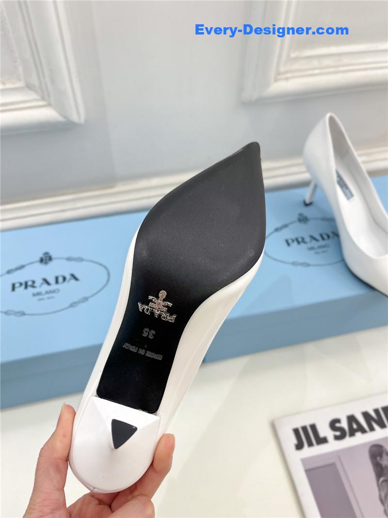 Pra*a counter catwalk pointy sandals