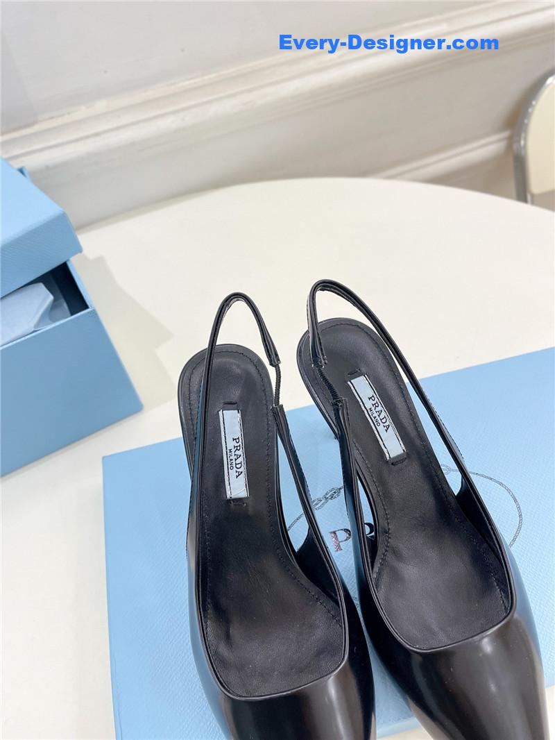 Pra*a counter catwalk pointy sandals