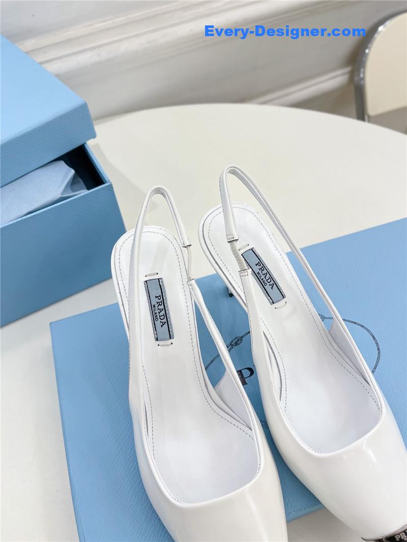 Pra*a counter catwalk pointy sandals