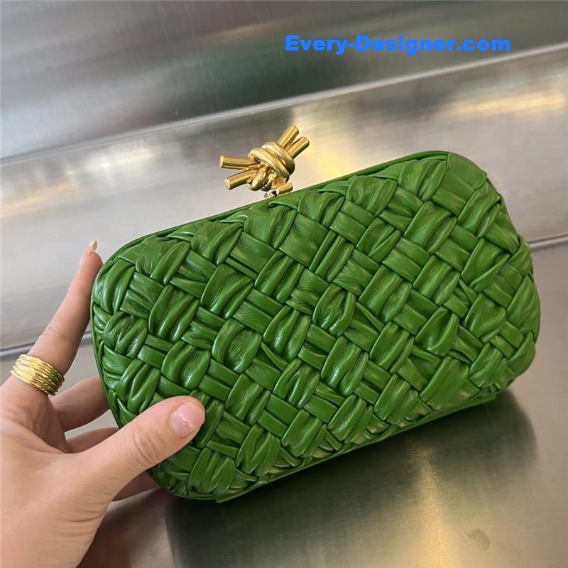 b0tt*ga Ven*ta knot clutch green