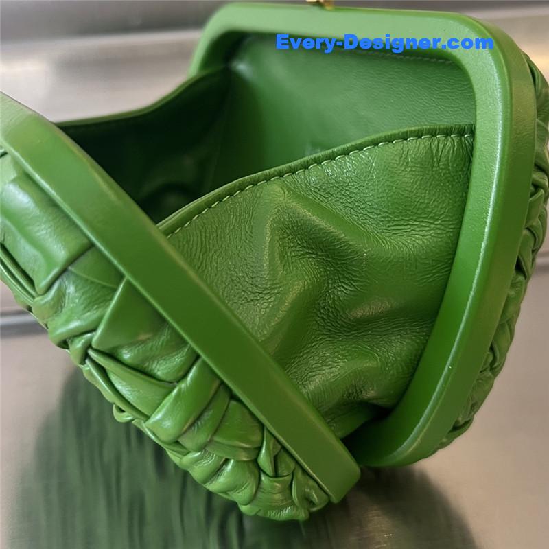 b0tt*ga Ven*ta knot clutch green