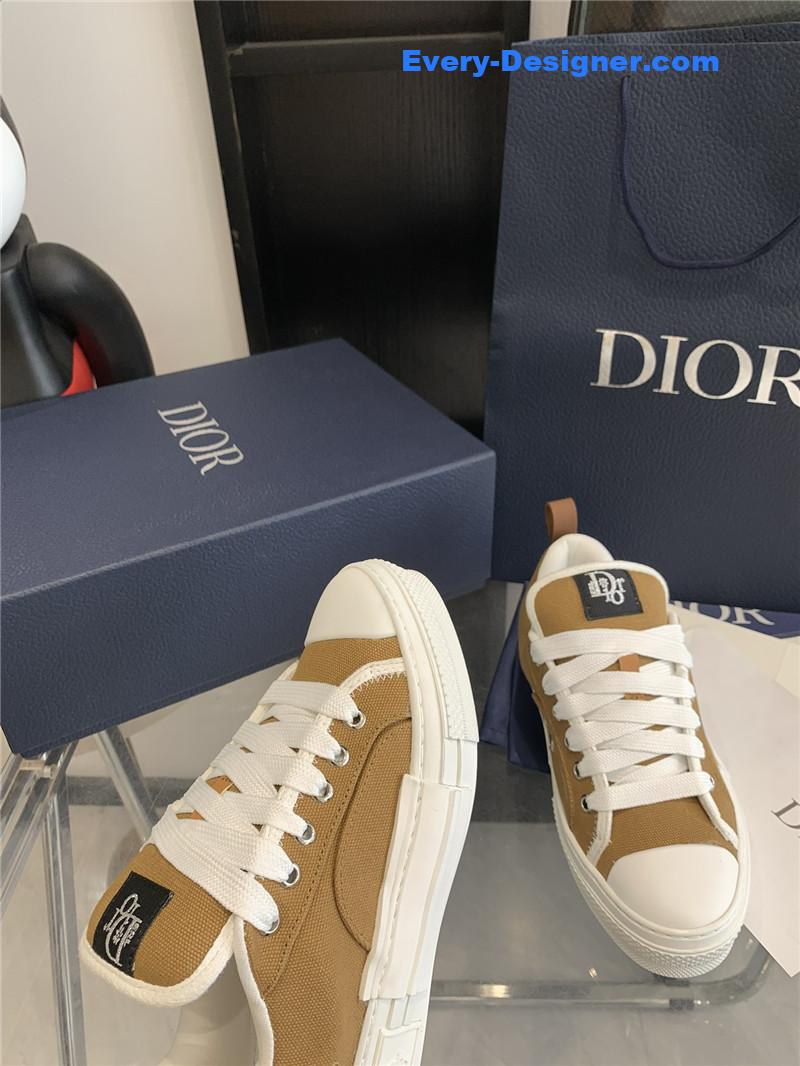 dior latest electric embroidered lovers bread shoes