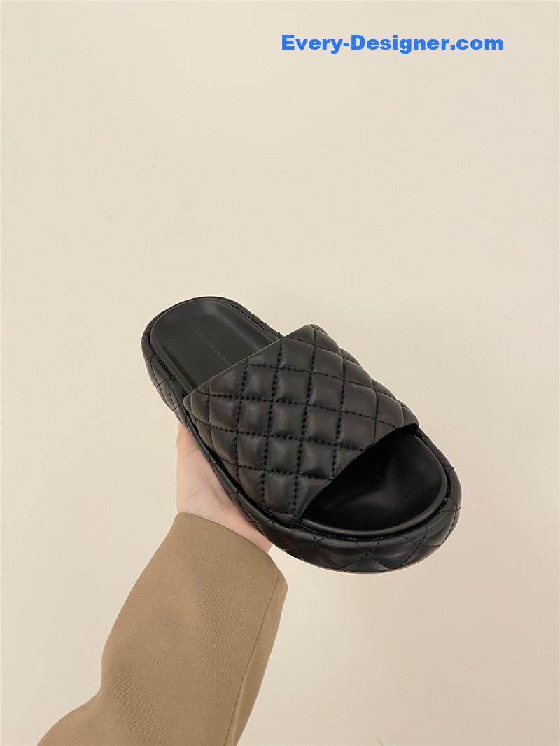 b0tt*ga Ven*ta new thick bottom bread mop