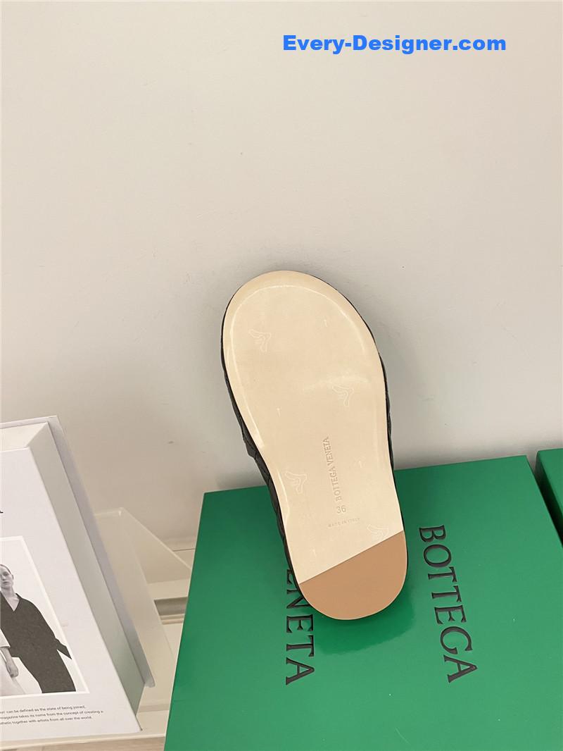 b0tt*ga Ven*ta new thick bottom bread mop