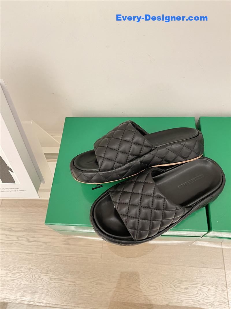 b0tt*ga Ven*ta new thick bottom bread mop