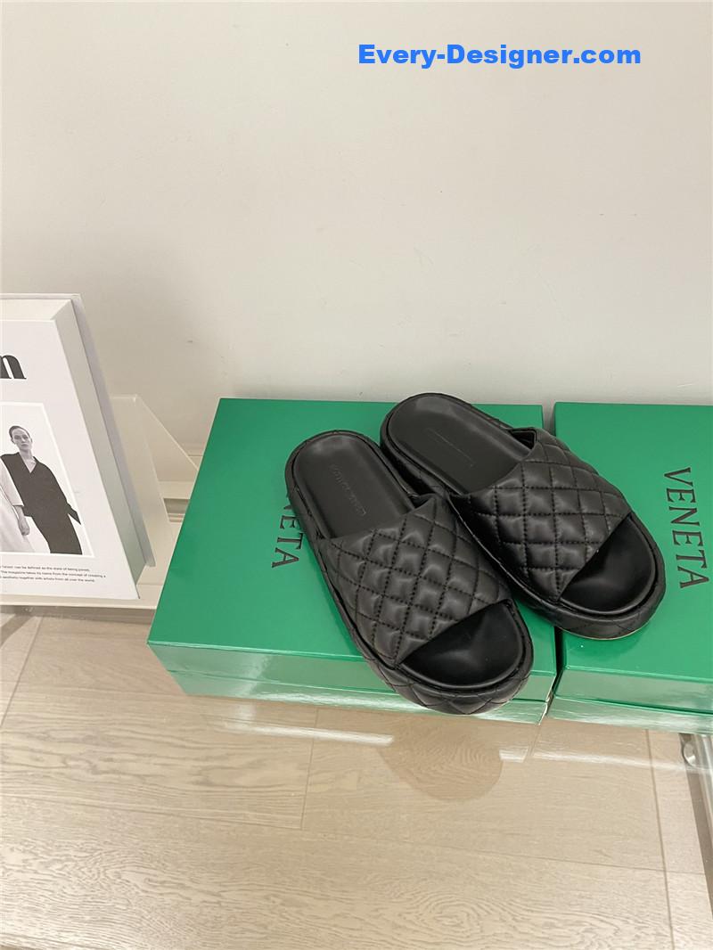 b0tt*ga Ven*ta new thick bottom bread mop