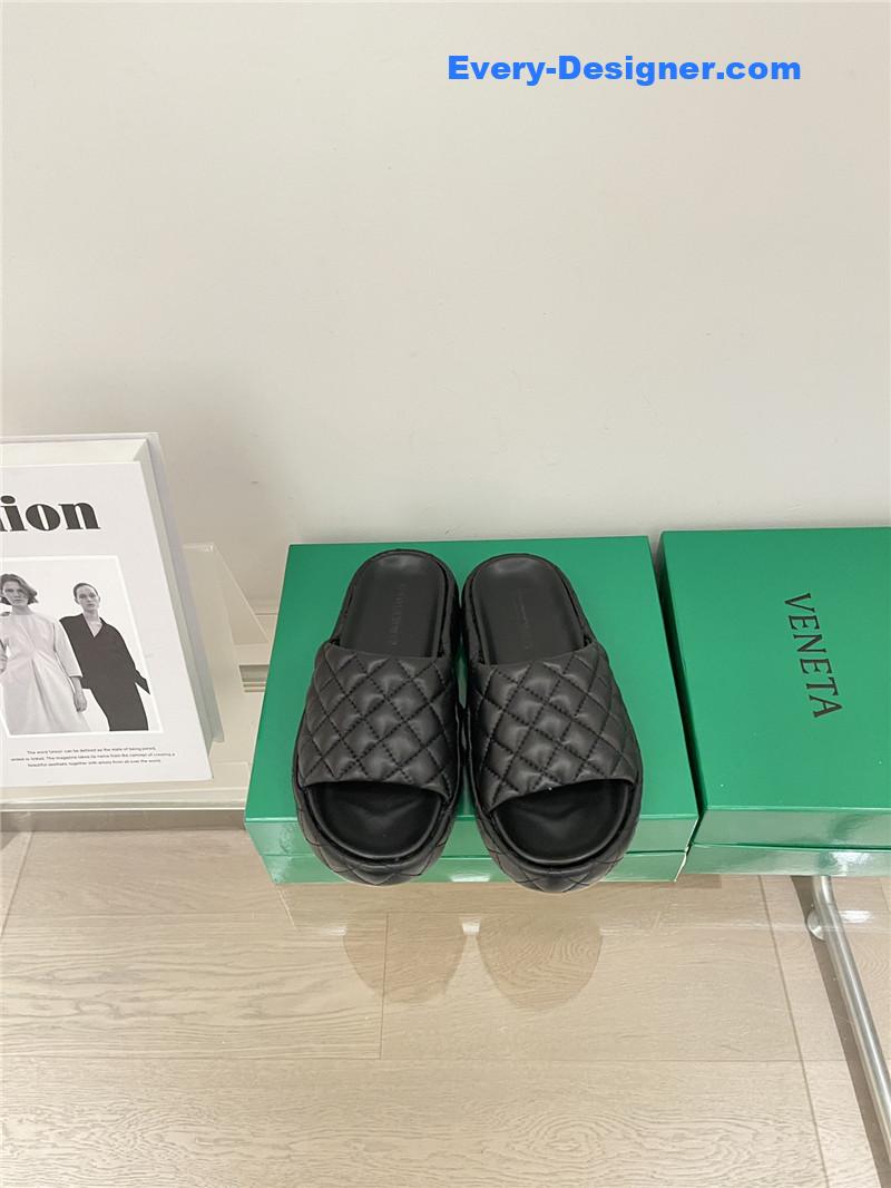 b0tt*ga Ven*ta new thick bottom bread mop