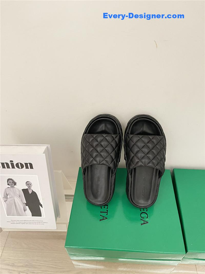 b0tt*ga Ven*ta new thick bottom bread mop