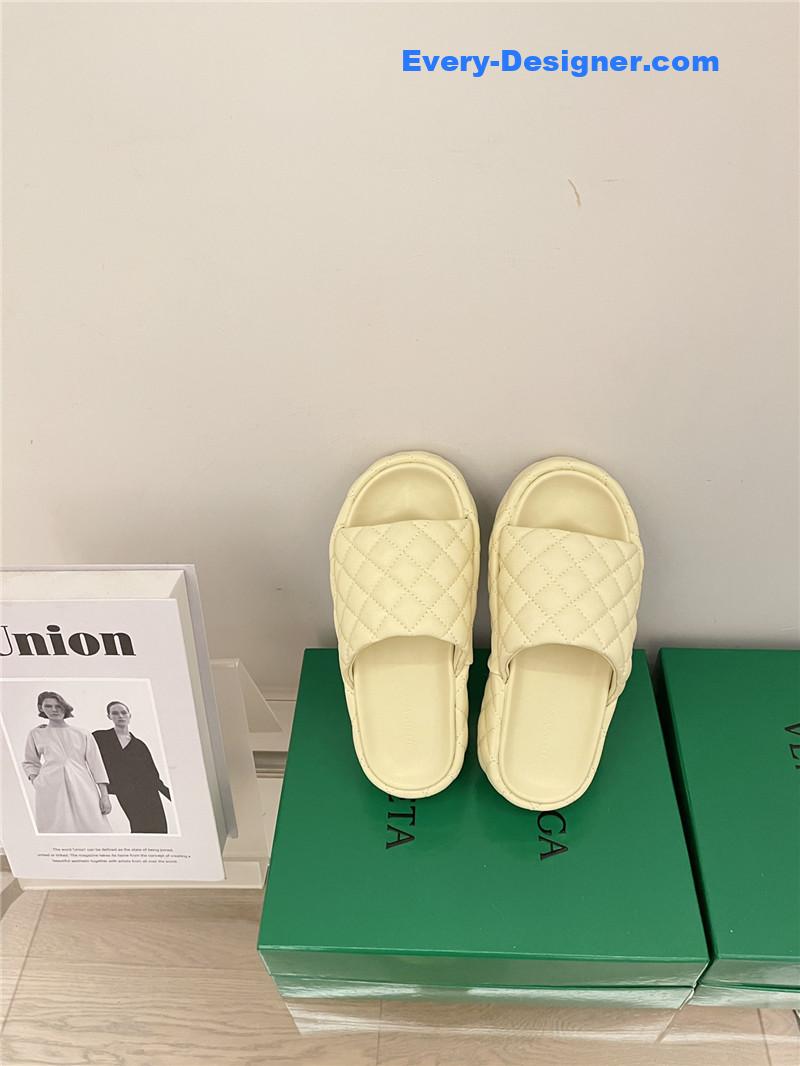 b0tt*ga Ven*ta new thick bottom bread mop