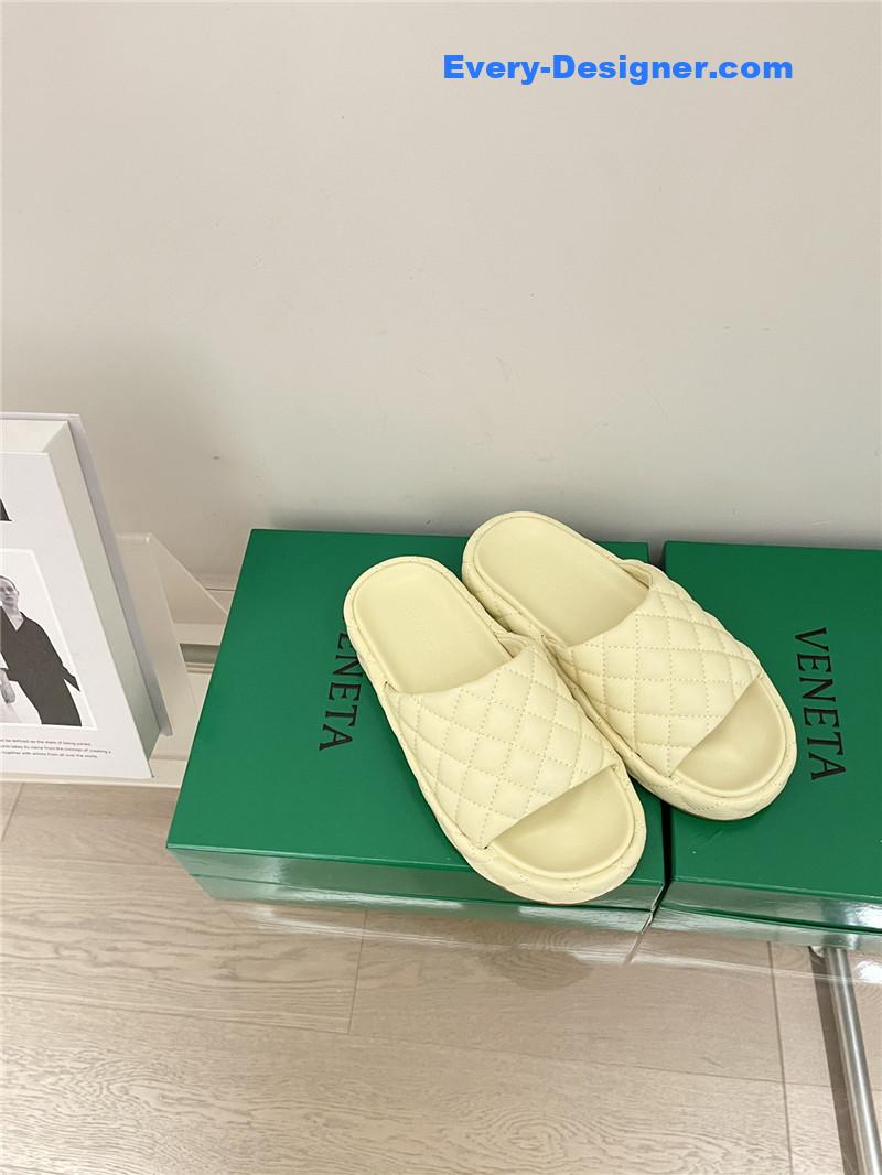 b0tt*ga Ven*ta new thick bottom bread mop