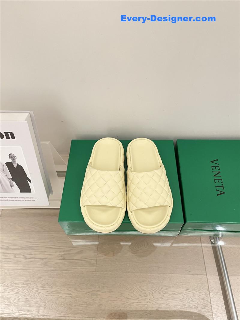 b0tt*ga Ven*ta new thick bottom bread mop