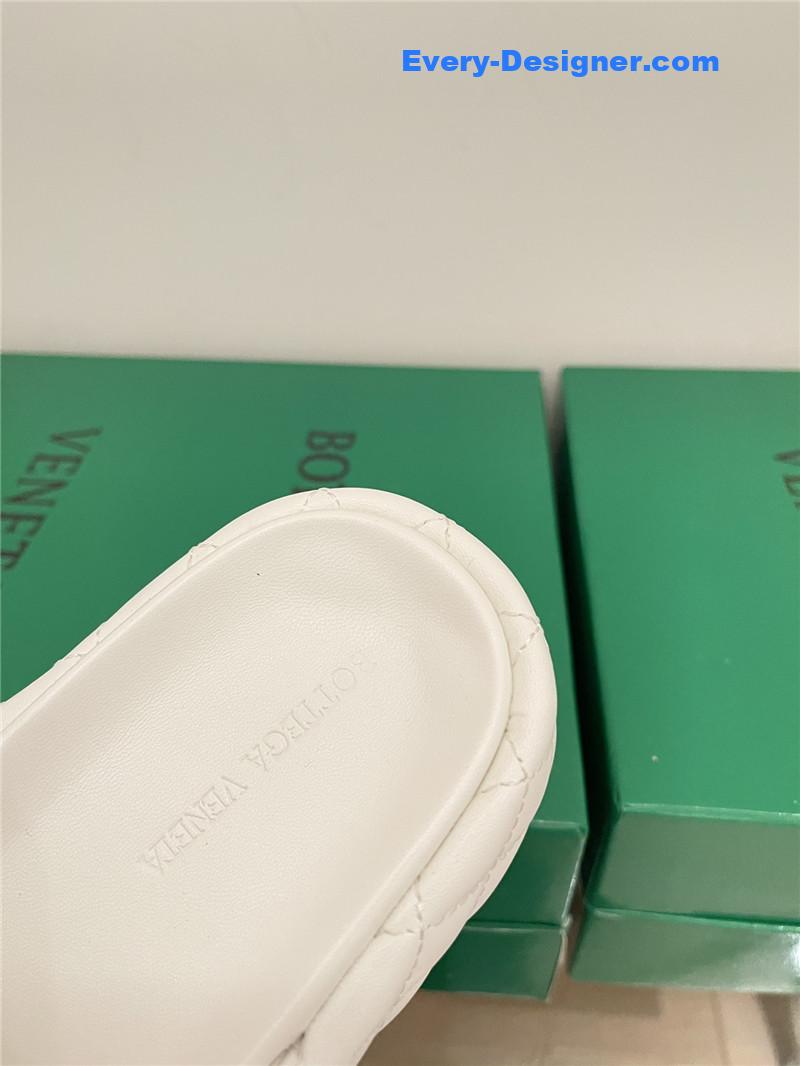 b0tt*ga Ven*ta new thick bottom bread mop