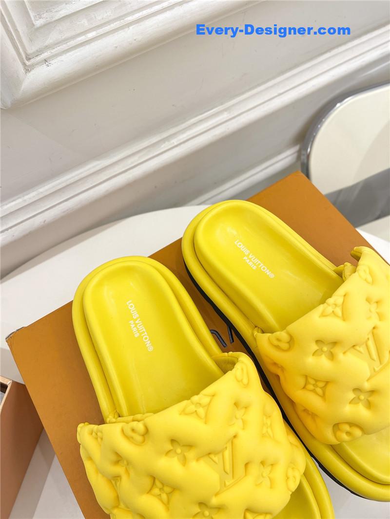 l0vis Vvtt0n lv latest embossed slippers