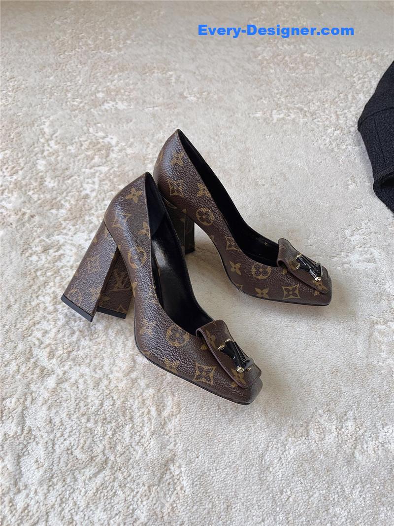 l0vis Vvtt0n lv shake high heels