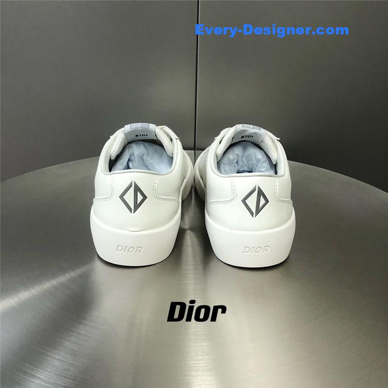 D10r low top sneakers