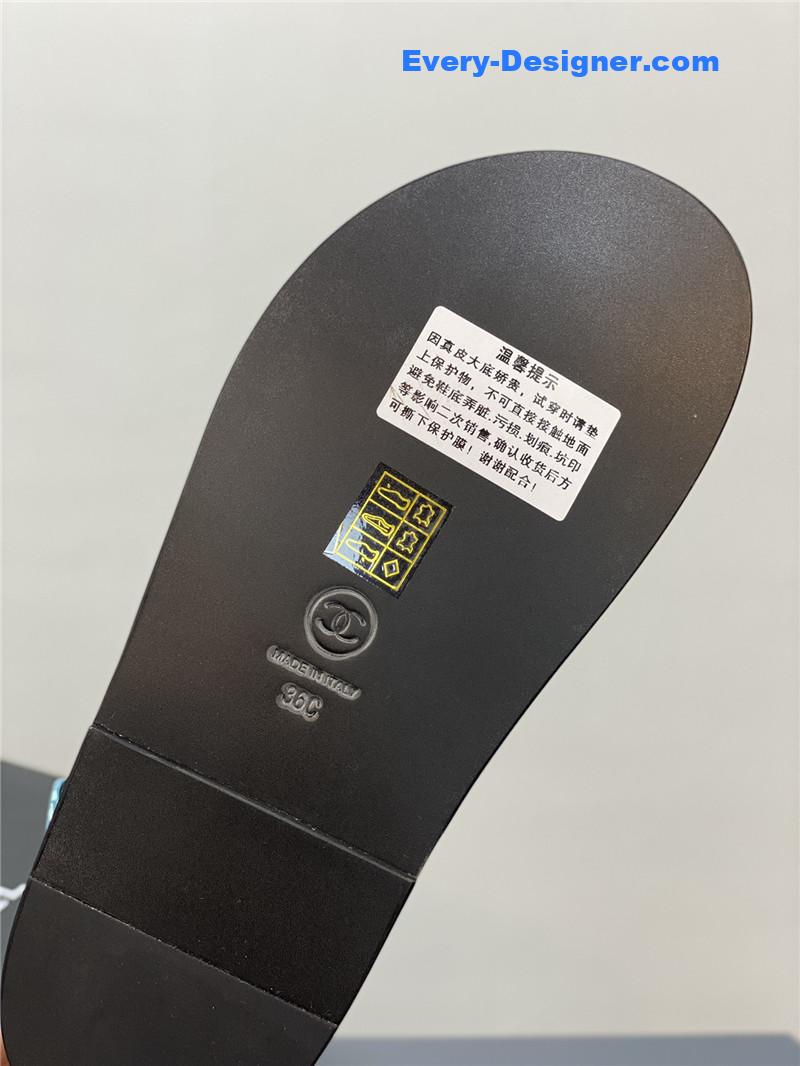 CC classic pearl buckle Velcro sandals