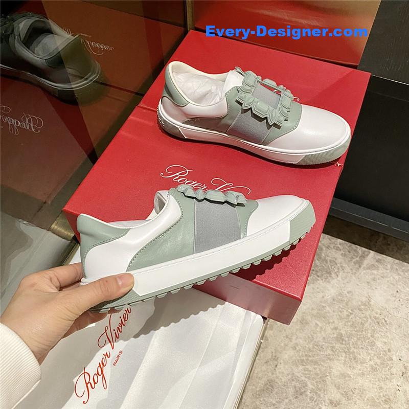 Roger vivier full leather diamond buckle tassel loafers