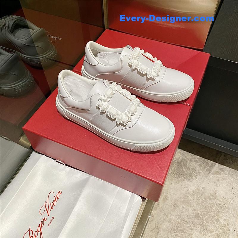 Roger vivier full leather diamond buckle tassel loafers