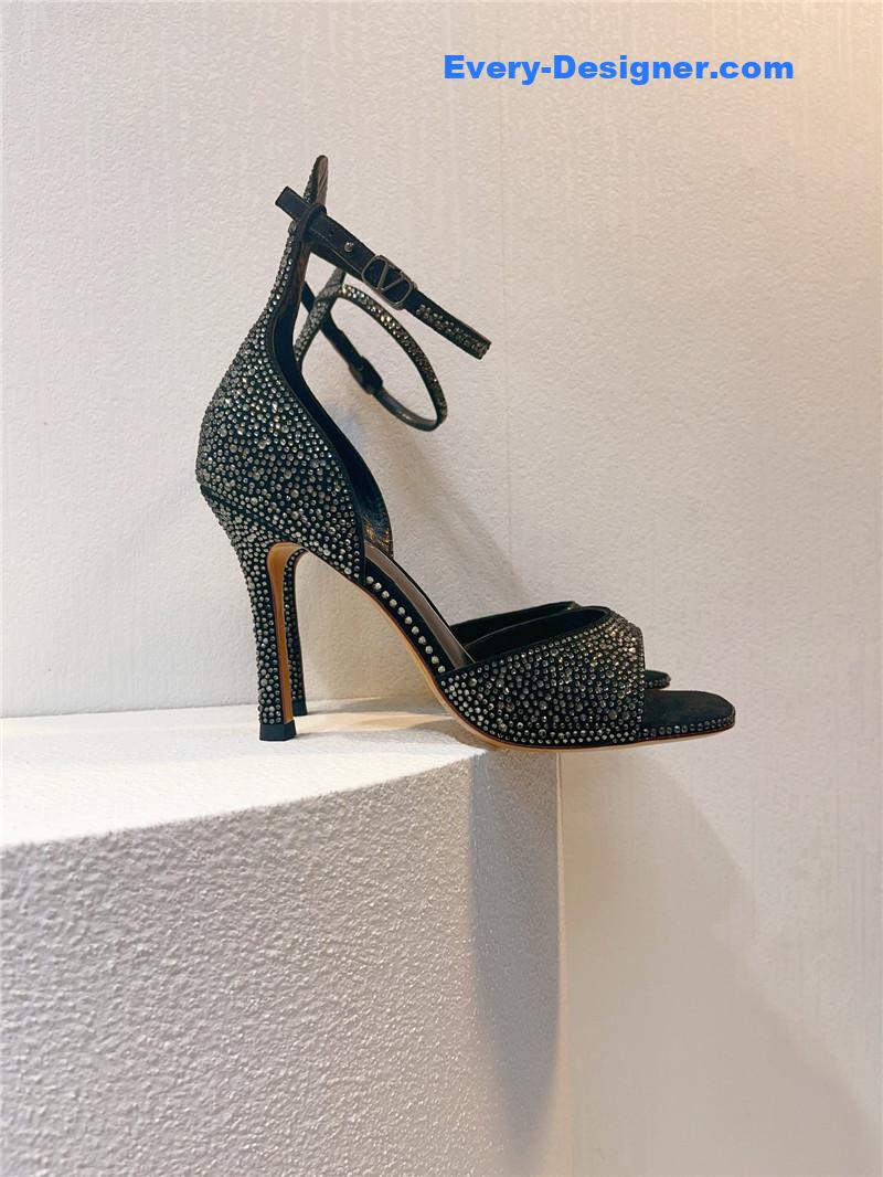 Va1e*ntin0 spring summer versatile sandals