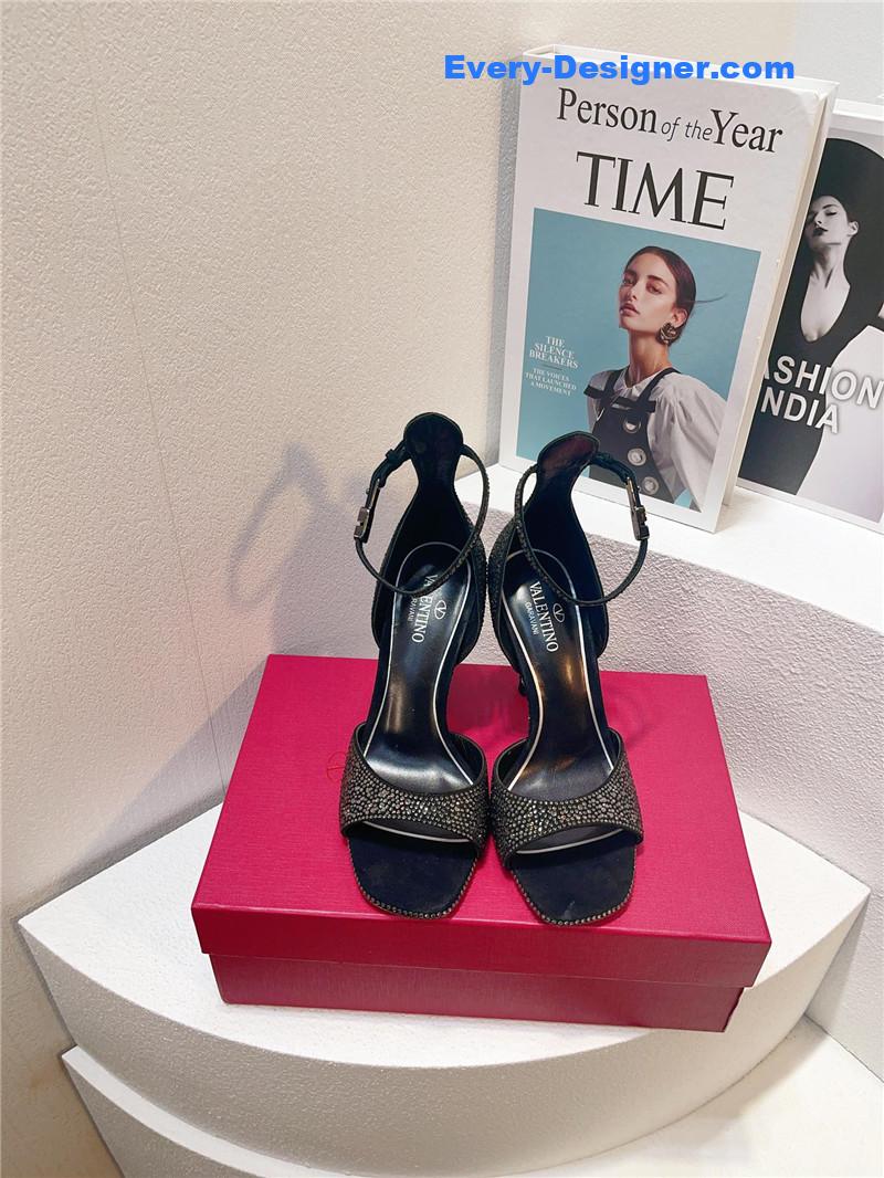 Va1e*ntin0 spring summer versatile sandals