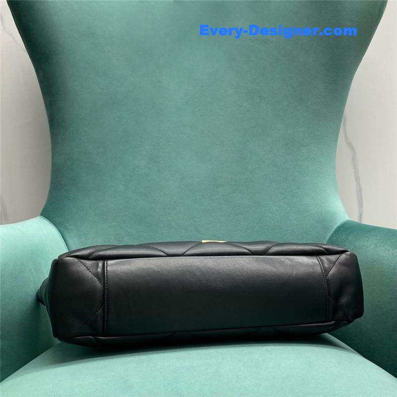 Y51 logo chain shoulder bag