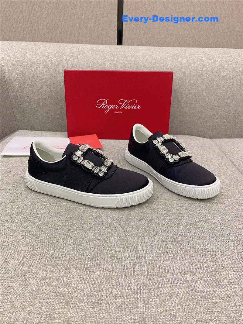 Roger vivier new diamond buckle casual shoes