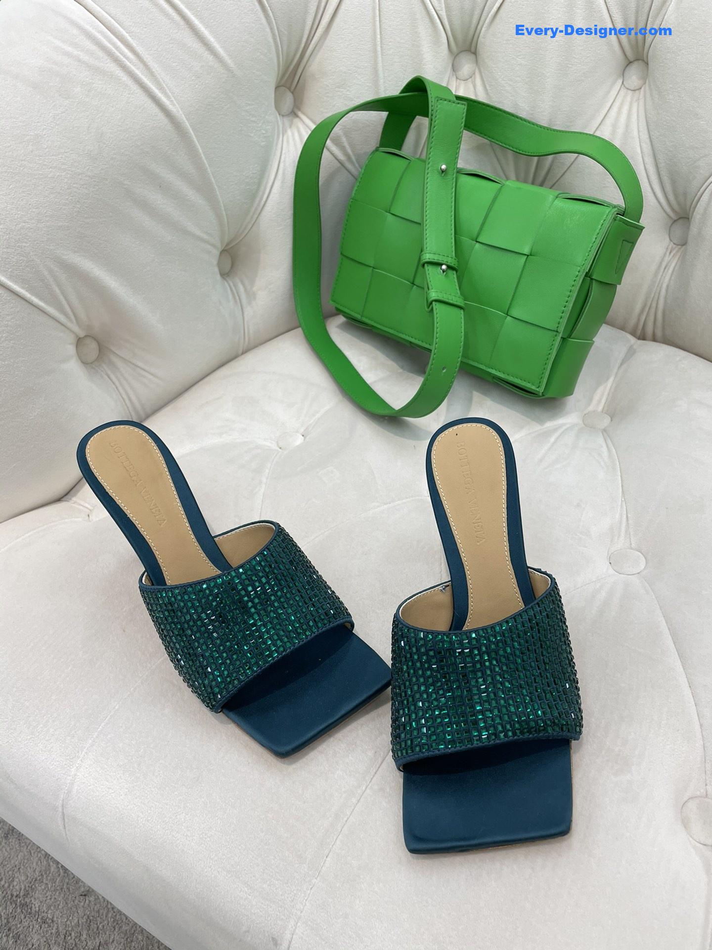 b0tt*ga ven*ta new square D1am0nd slippers