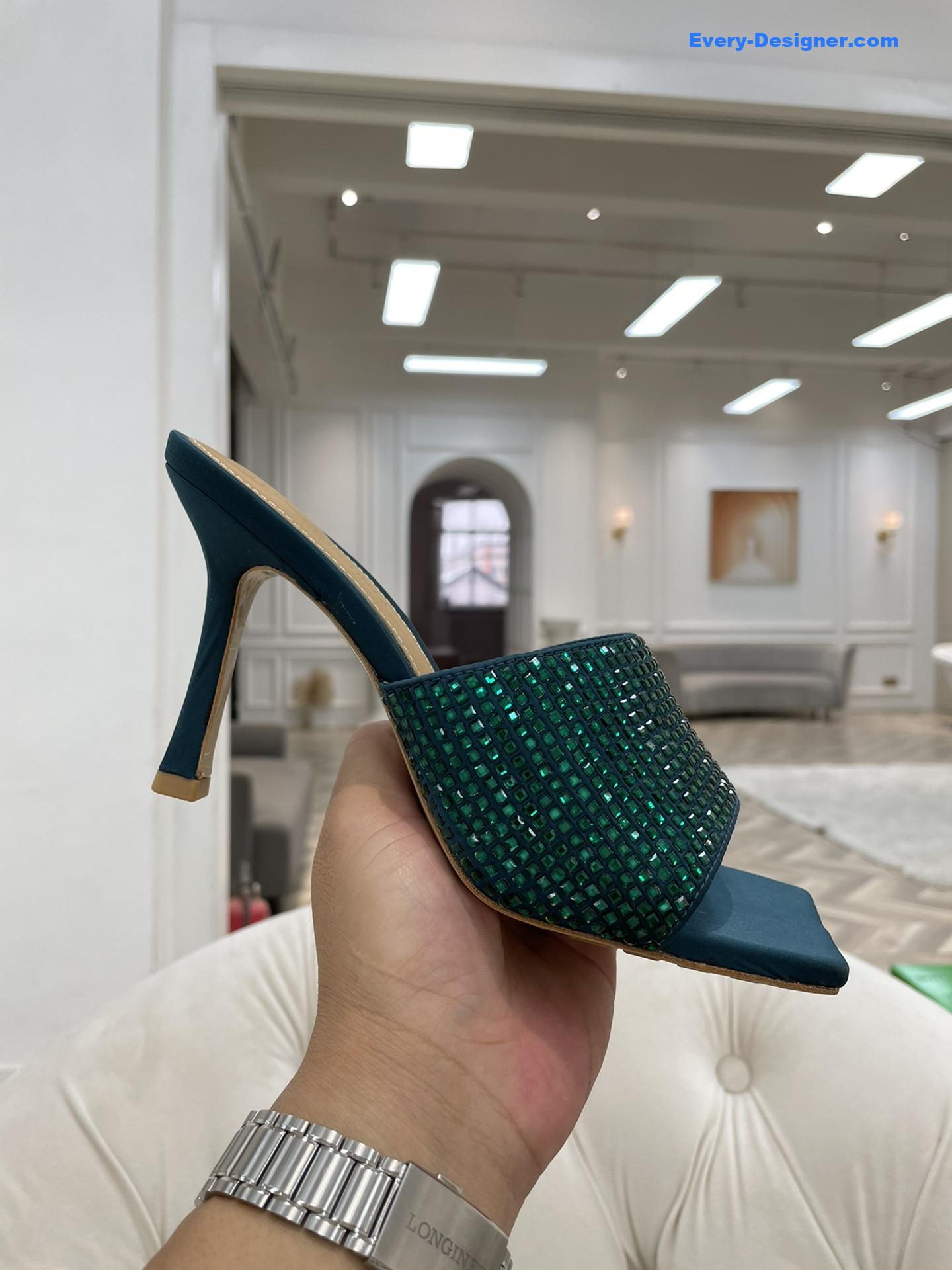 b0tt*ga ven*ta new square D1am0nd slippers