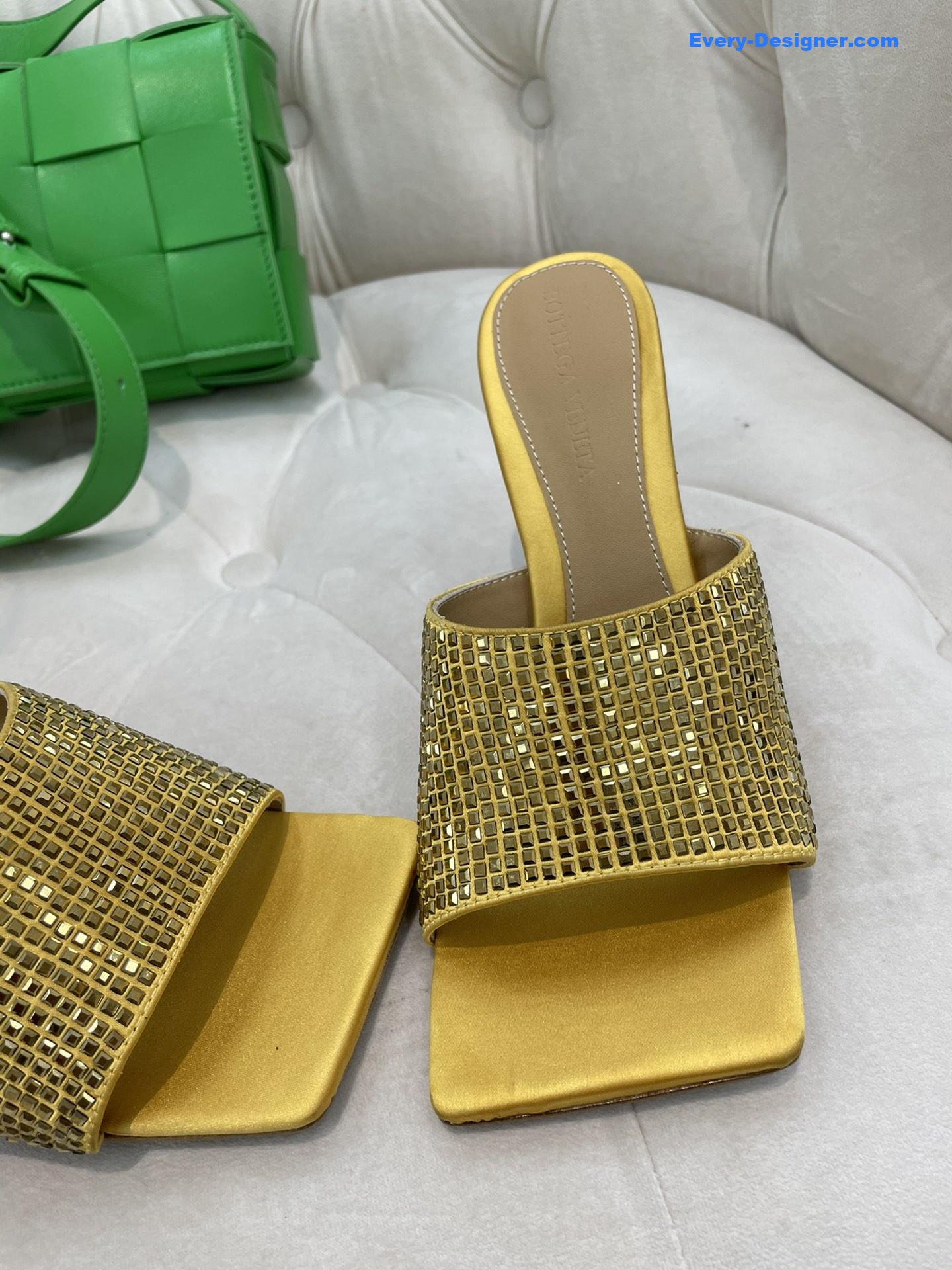 b0tt*ga ven*ta new square D1am0nd slippers