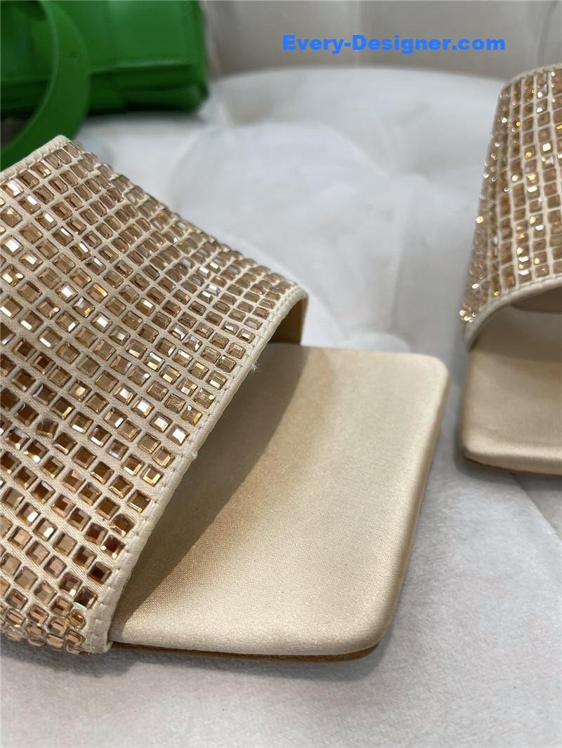 b0tt*ga ven*ta new square D1am0nd slippers