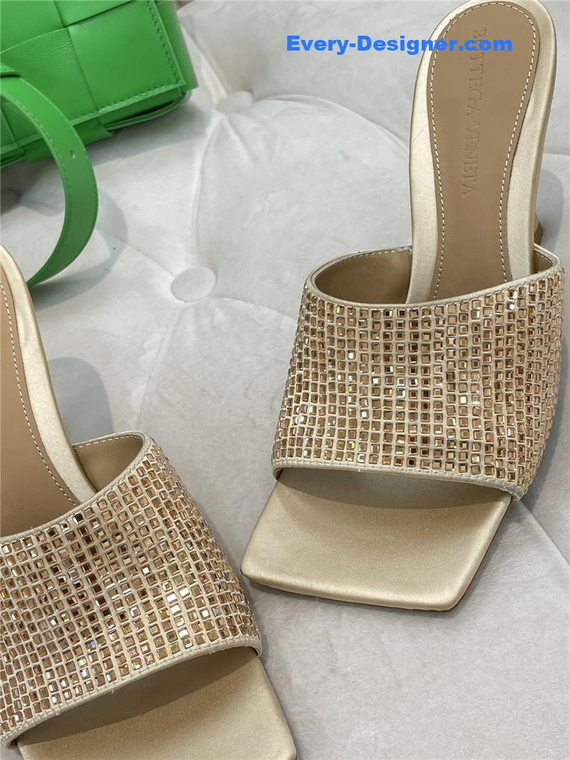 b0tt*ga ven*ta new square D1am0nd slippers