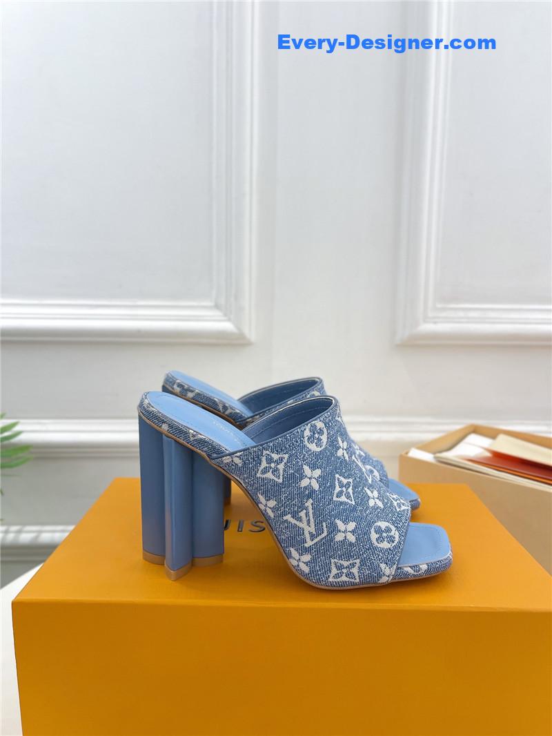 l0vis Vvtt0n lv plum blossoms and slippers