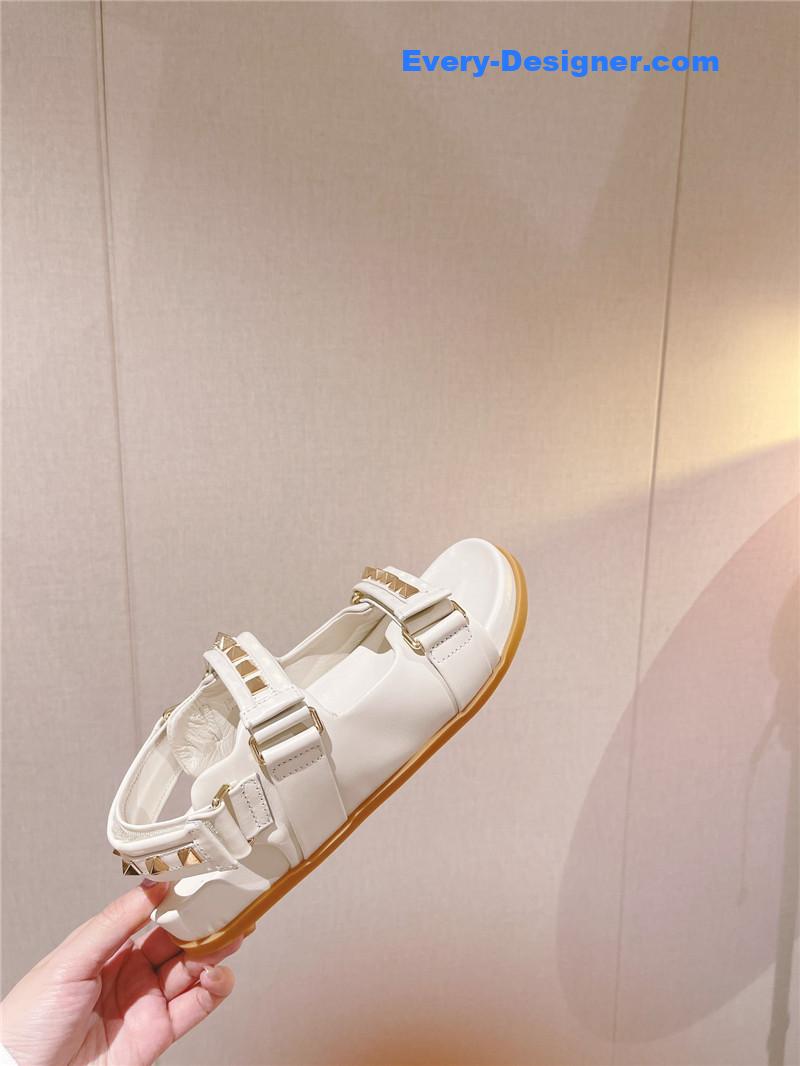 Va1e*ntin0 roman sandals