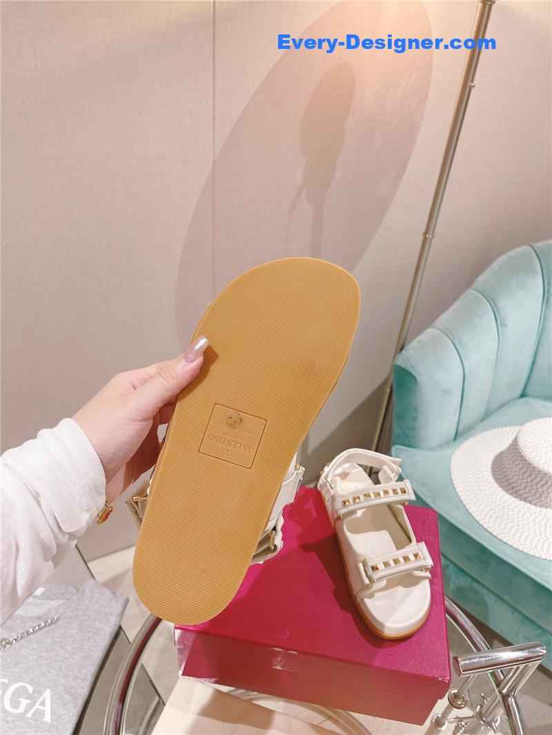 Va1e*ntin0 roman sandals